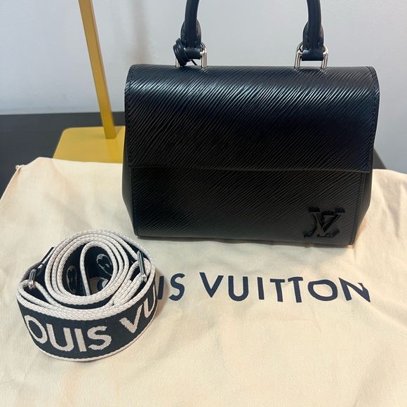 Louis Vuitton Handbags - Louis Vuitton Black Epi Cluny mini Women's Bag hot pink interior M14435 w recpt.